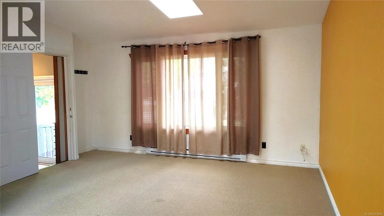 Photo 3 of 32 at 2858 14th Avenue
