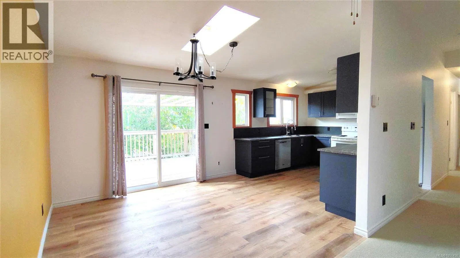 Photo 5 of 32 at 2858 14th Avenue