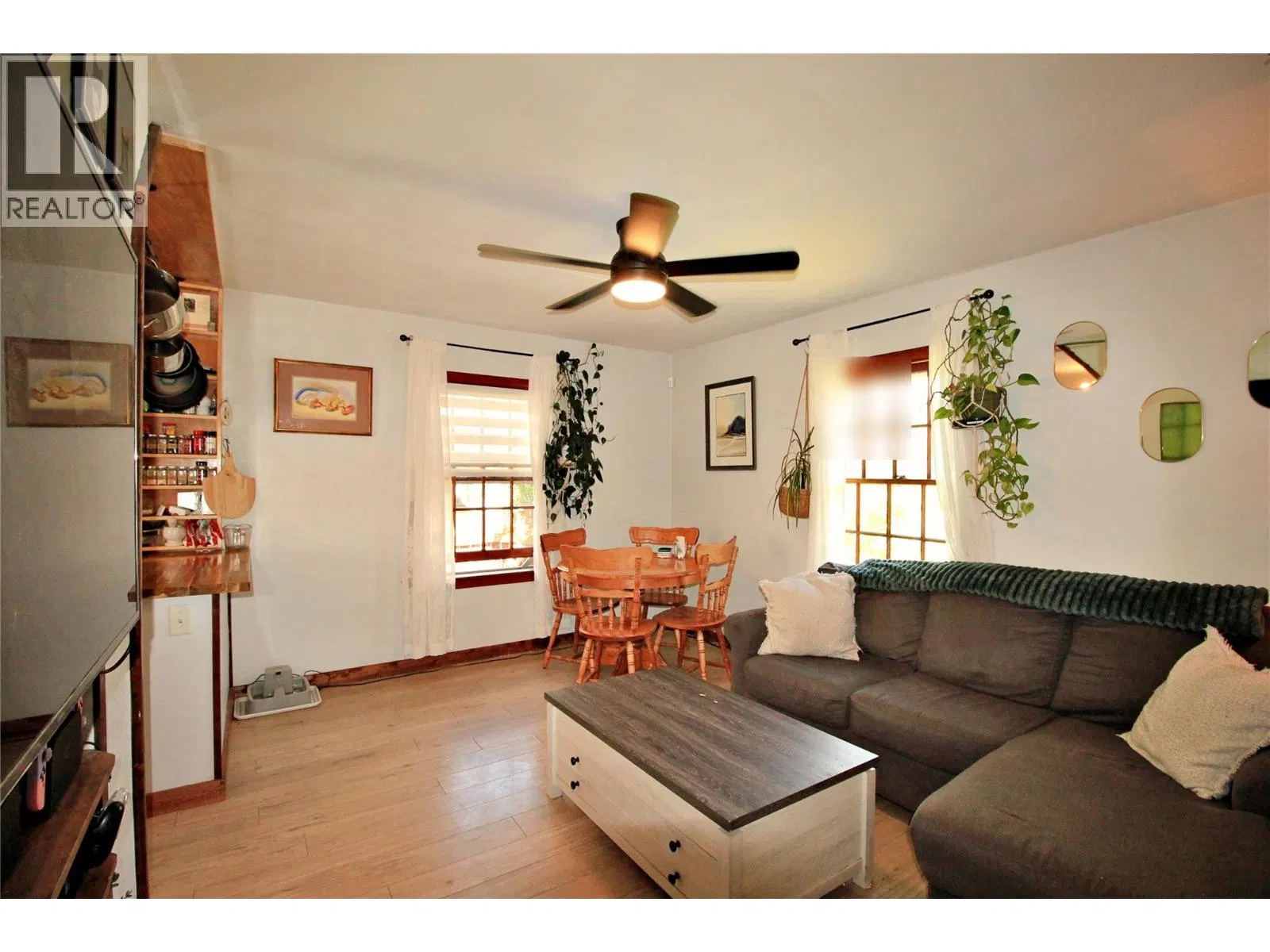 Photo 3 of 35 at 865 KIPLING Street