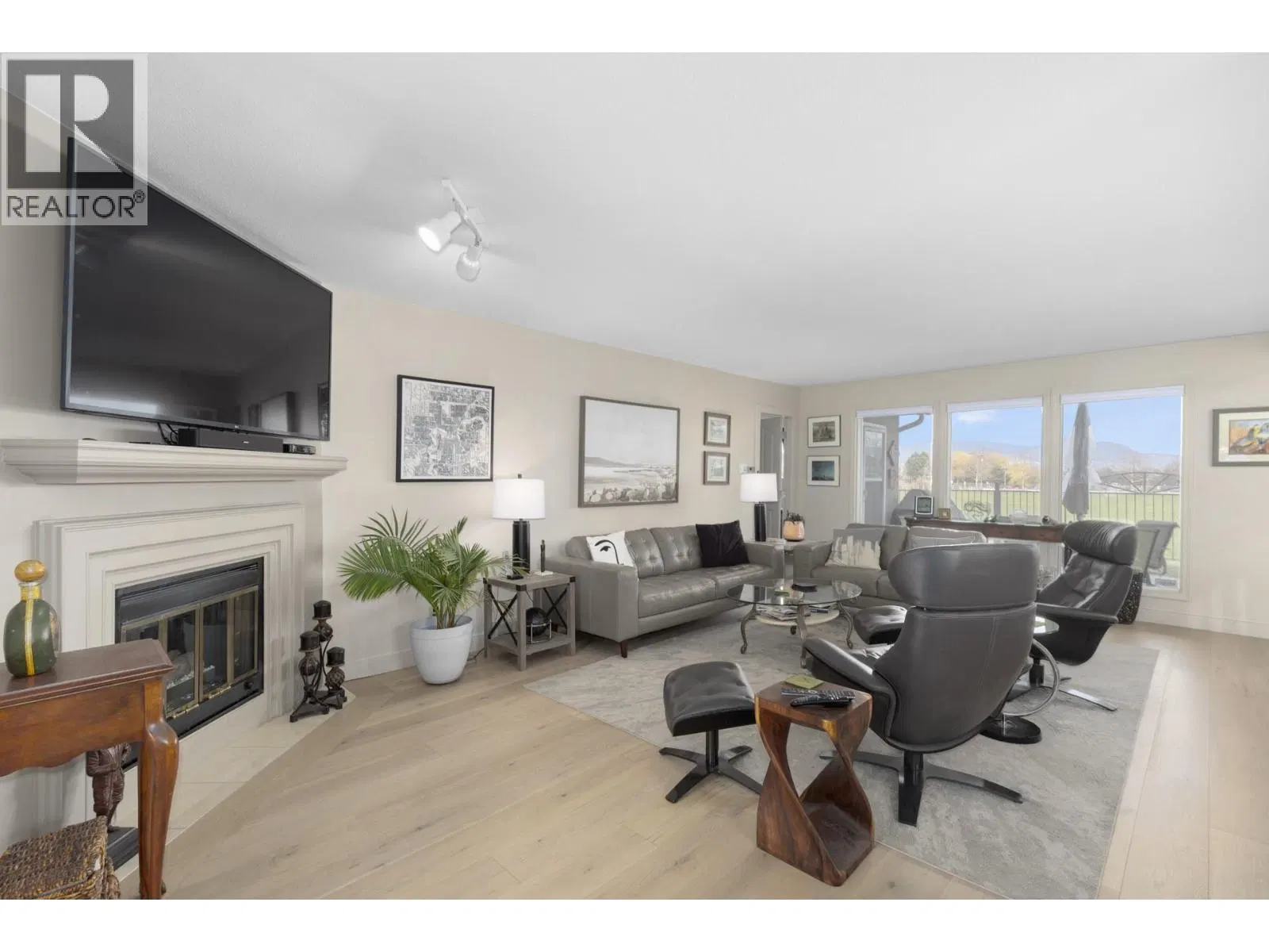 Photo 3 of 31 at #9 – 1020 Lanfranco Road