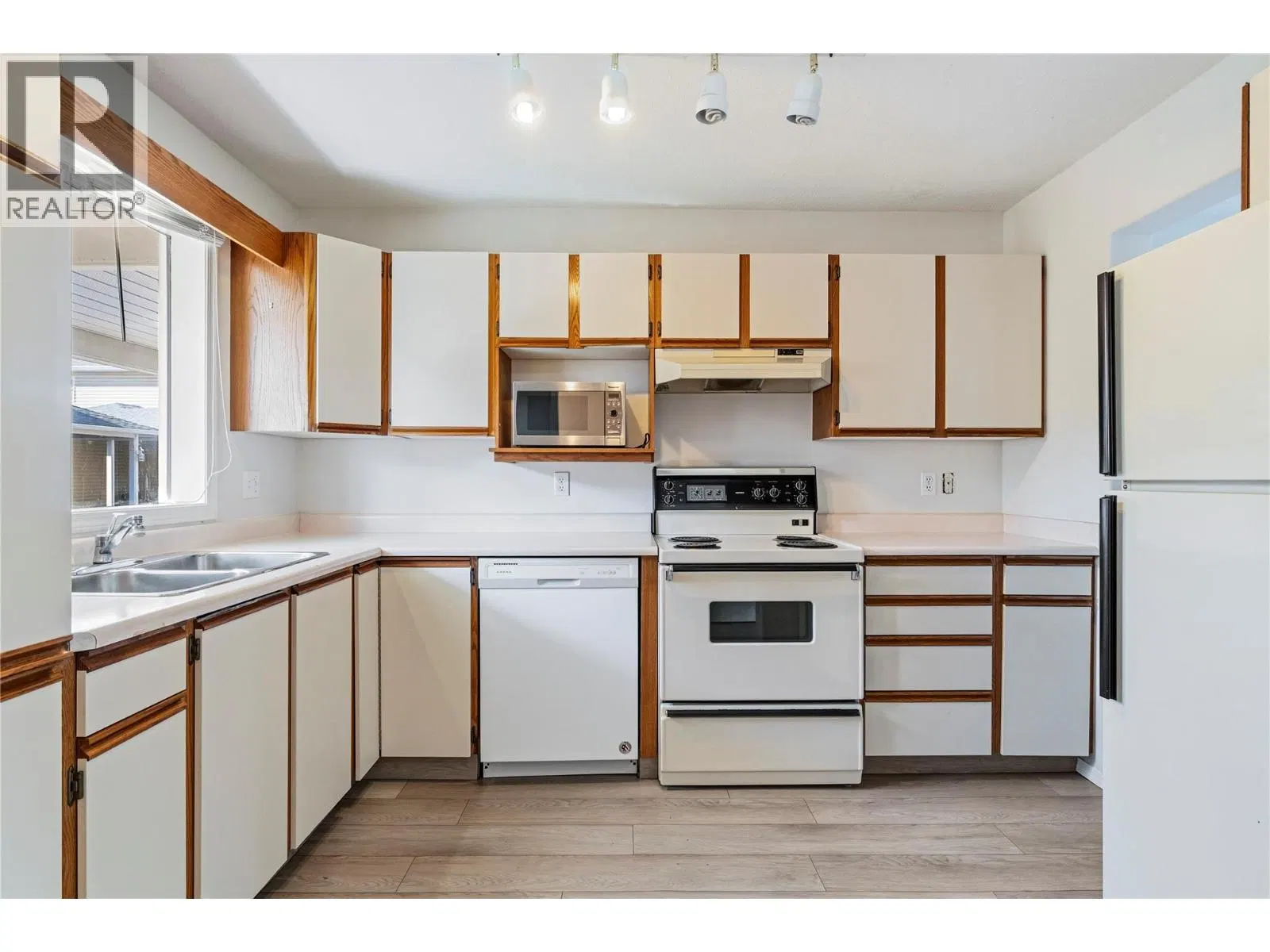 Photo 2 of 36 at #6 – 600 10 Street