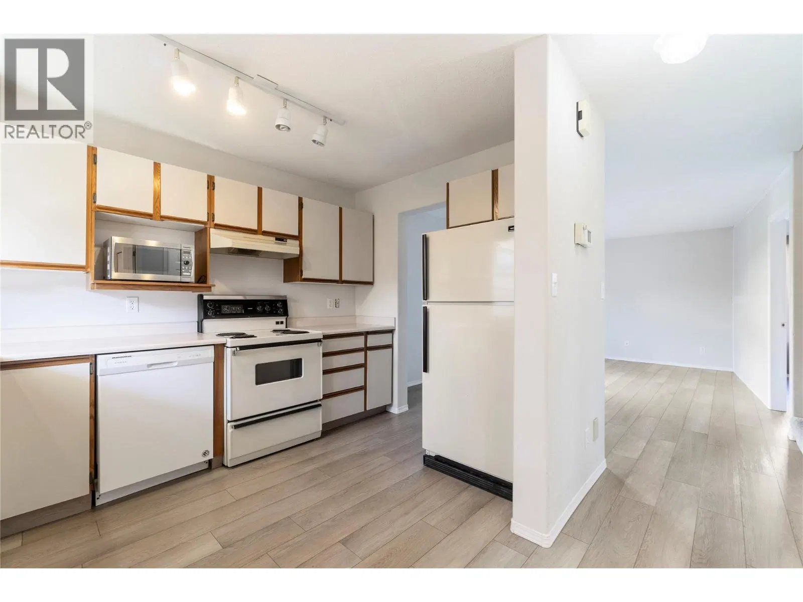 Photo 3 of 36 at #6 – 600 10 Street