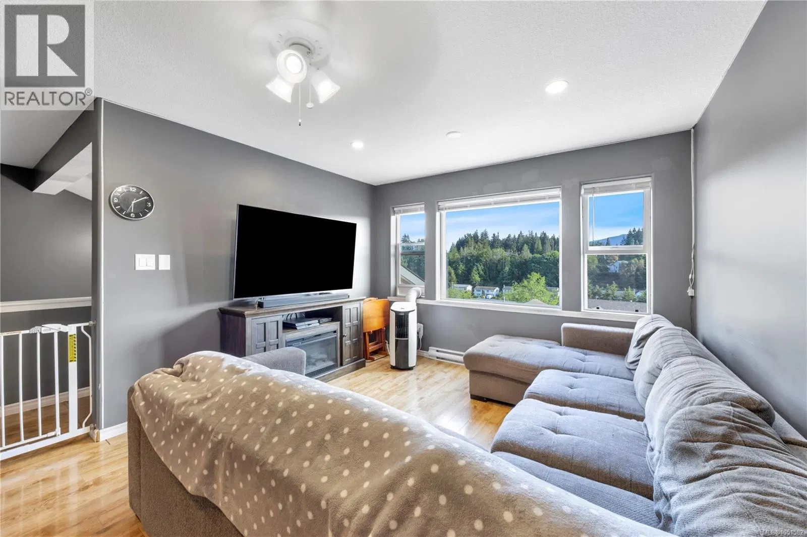 Photo 2 of 23 at 4780 Fairbrook Crescent