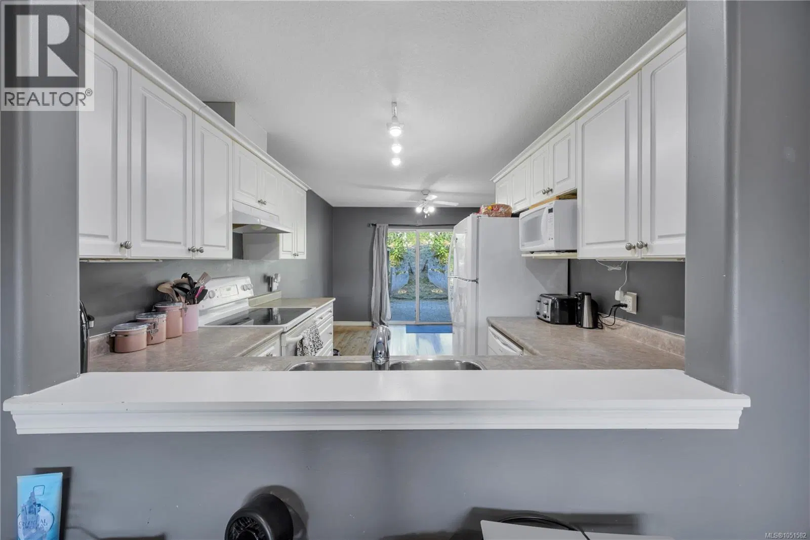 Photo 5 of 23 at 4780 Fairbrook Crescent