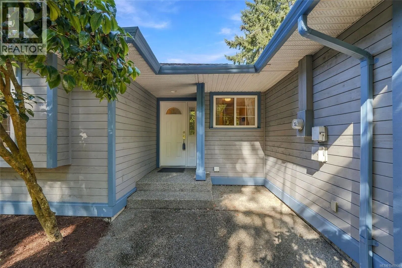 Photo 3 of 49 at 821 Shorewood Drive