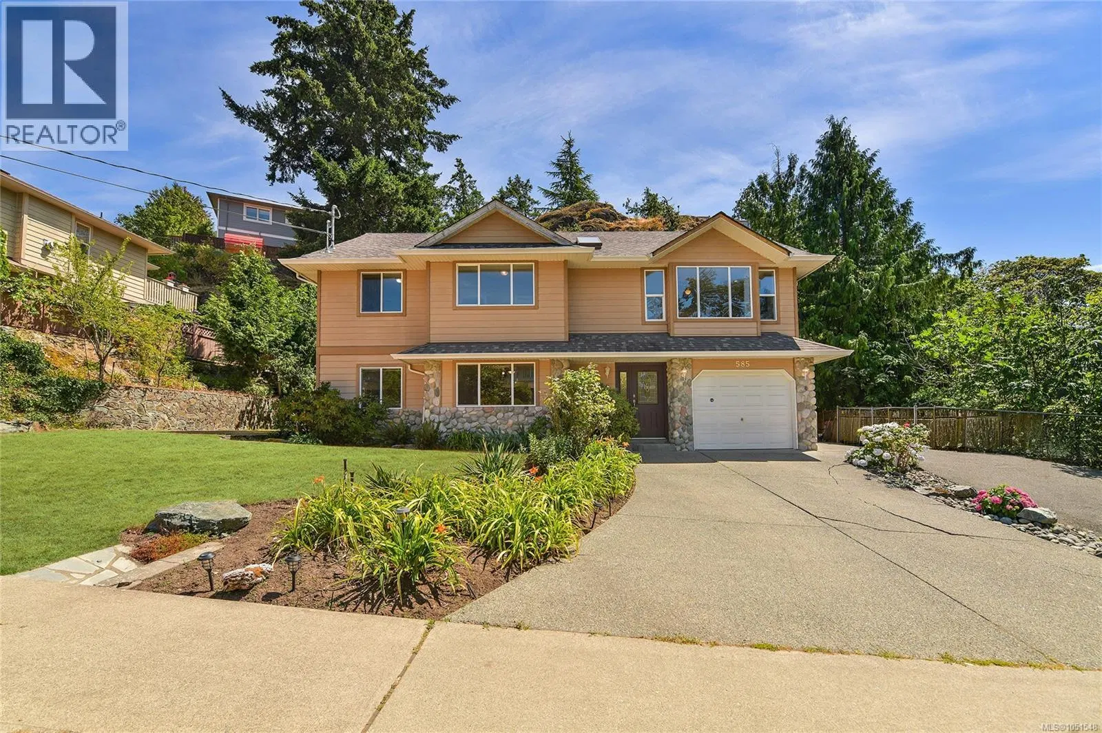 Photo 2 of 54 at 585 HANSEN Avenue