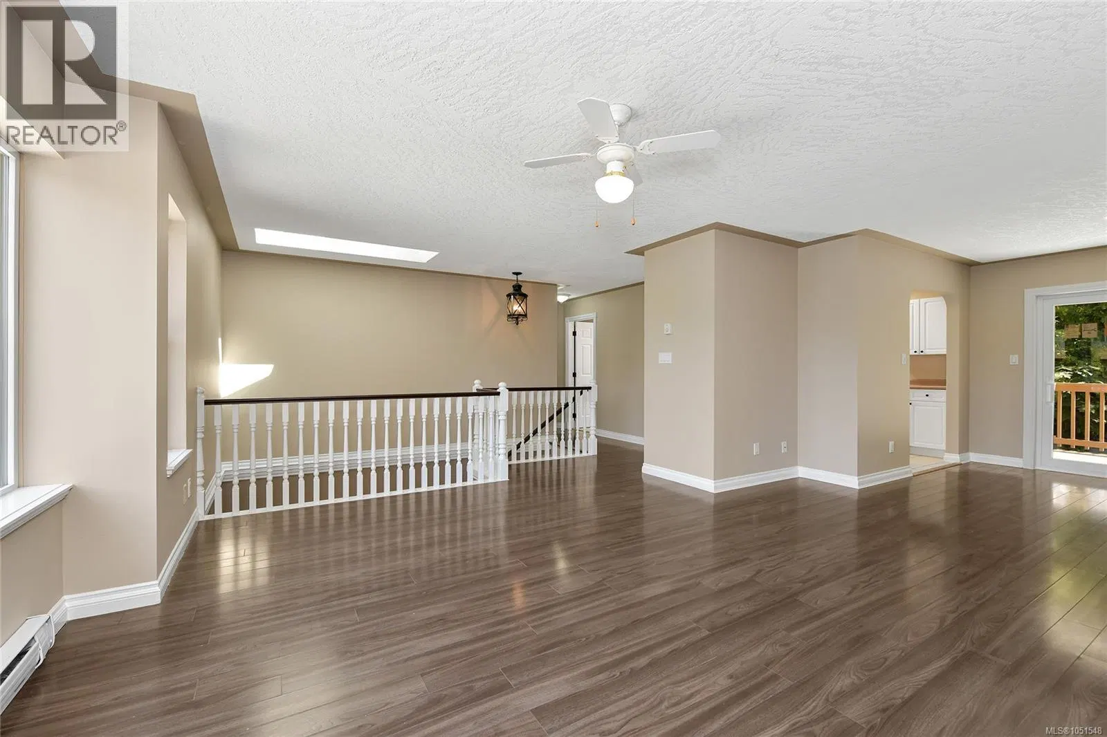 Photo 4 of 54 at 585 HANSEN Avenue