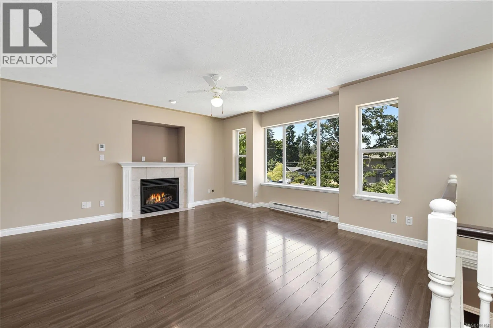 Photo 5 of 54 at 585 HANSEN Avenue