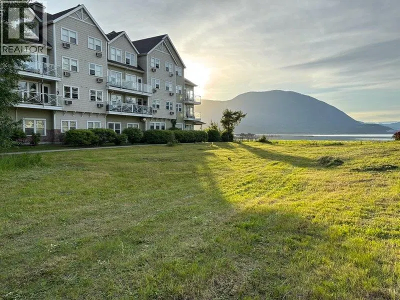 Photo 1 of 13 at 721 Harbourfront Drive
