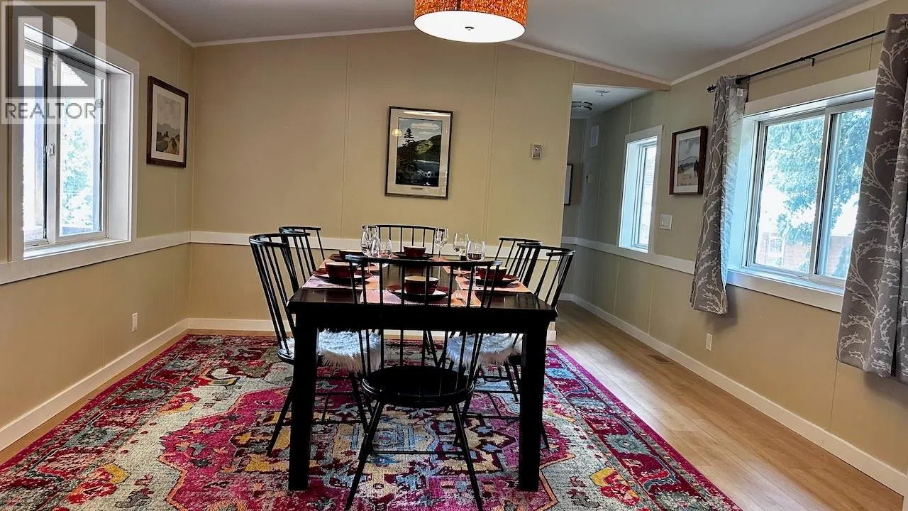 Photo 5 of 20 at 811 Victoria Street