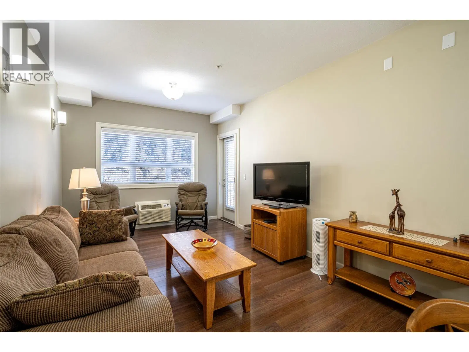 Photo 4 of 33 at #207 – 3010 35 Street