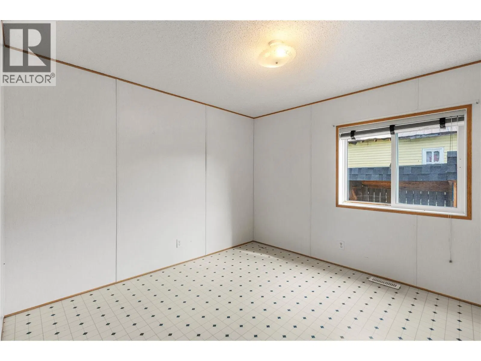 Photo 5 of 29 at 5694 97 Highway