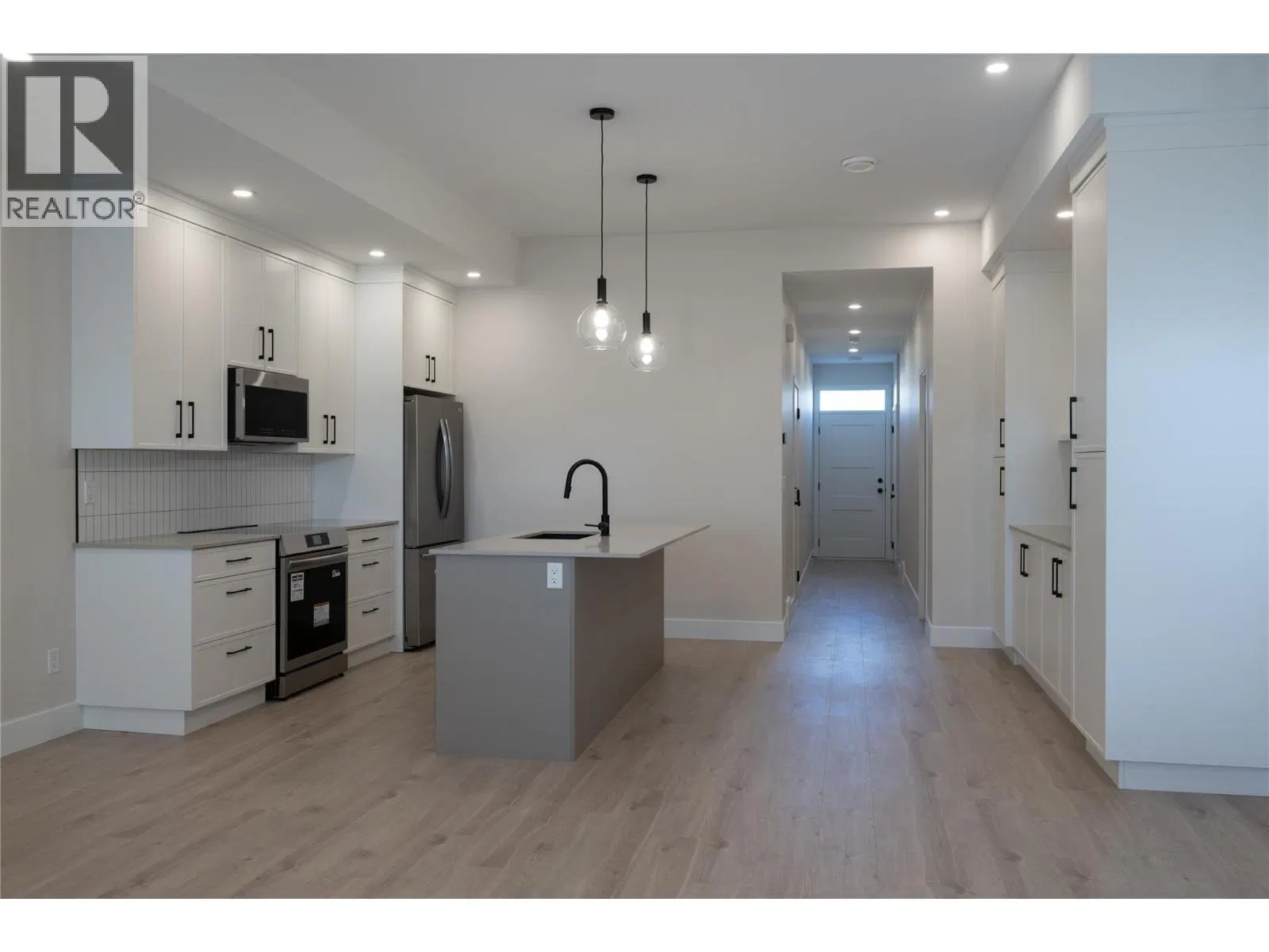Photo 5 of 39 at 163 CHESTNUT Avenue