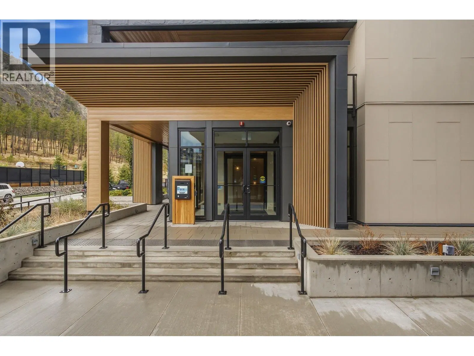 Photo 2 of 37 at #404 – 9652 Benchland Drive