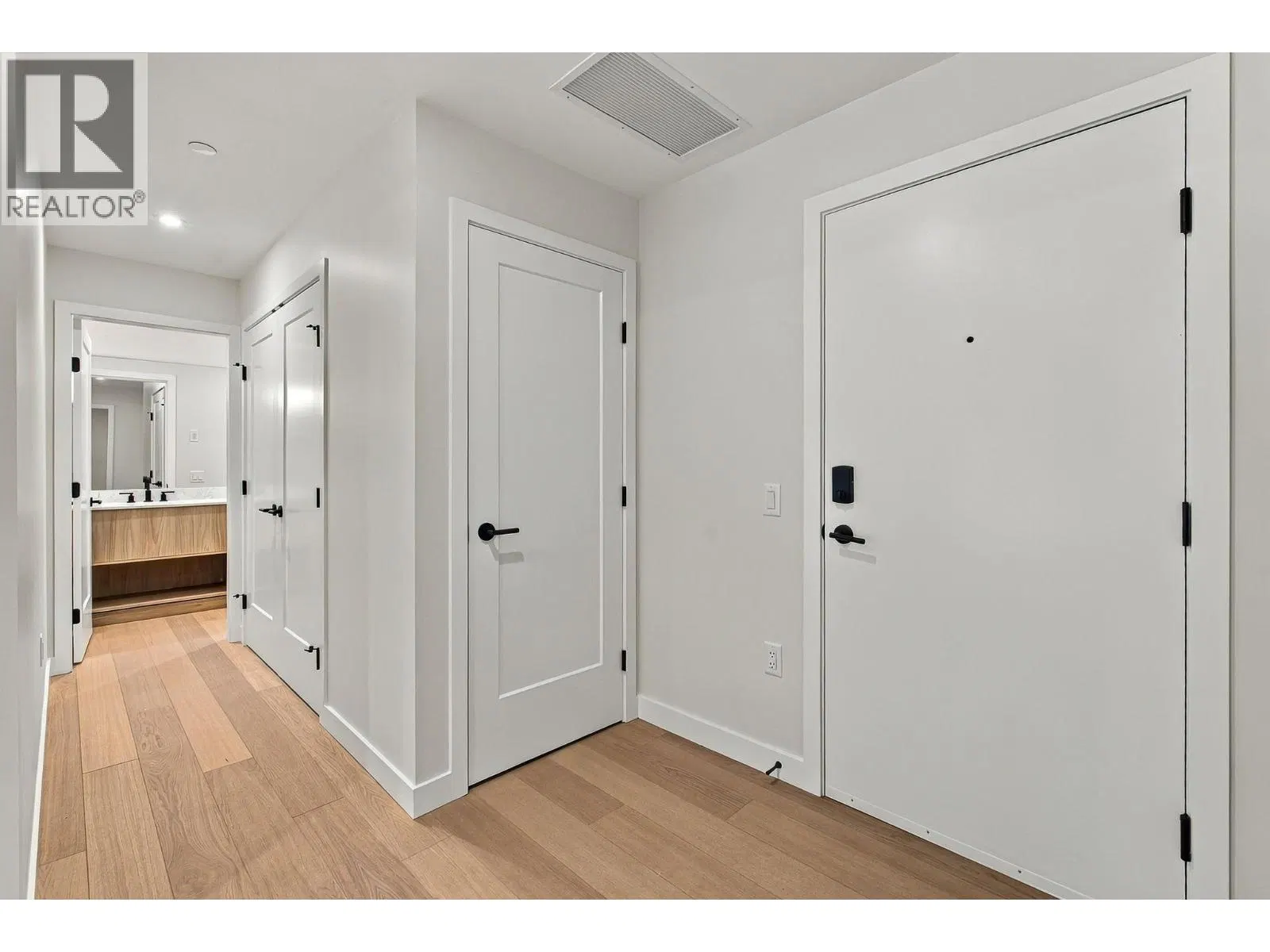 Photo 3 of 37 at #404 – 9652 Benchland Drive