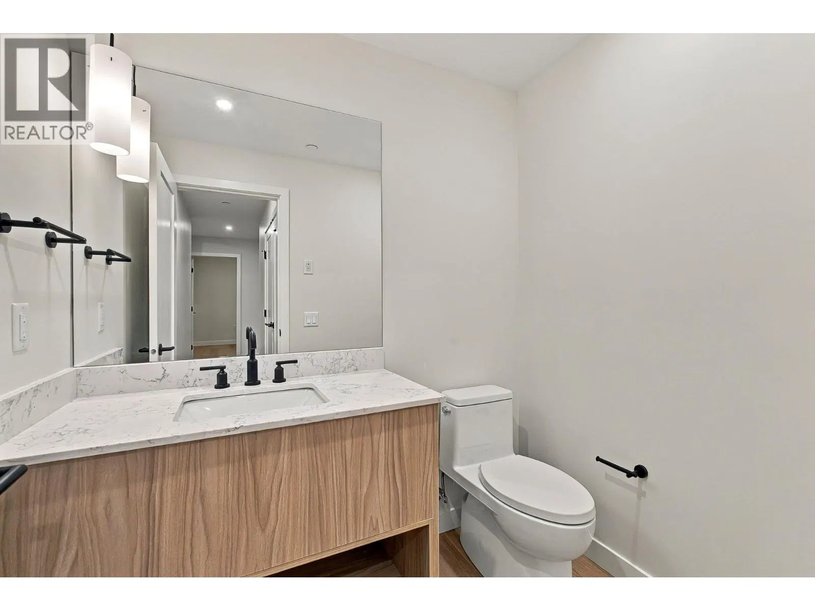 Photo 4 of 37 at #404 – 9652 Benchland Drive