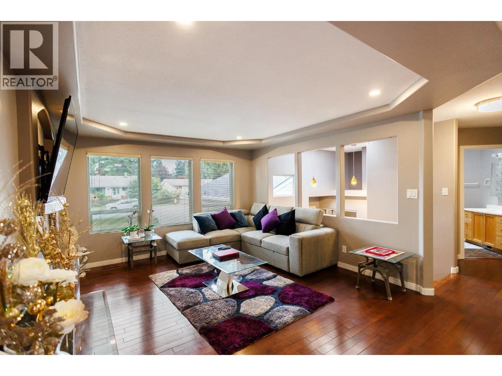 Photo 5 of 33 at 4828 WALSH Avenue
