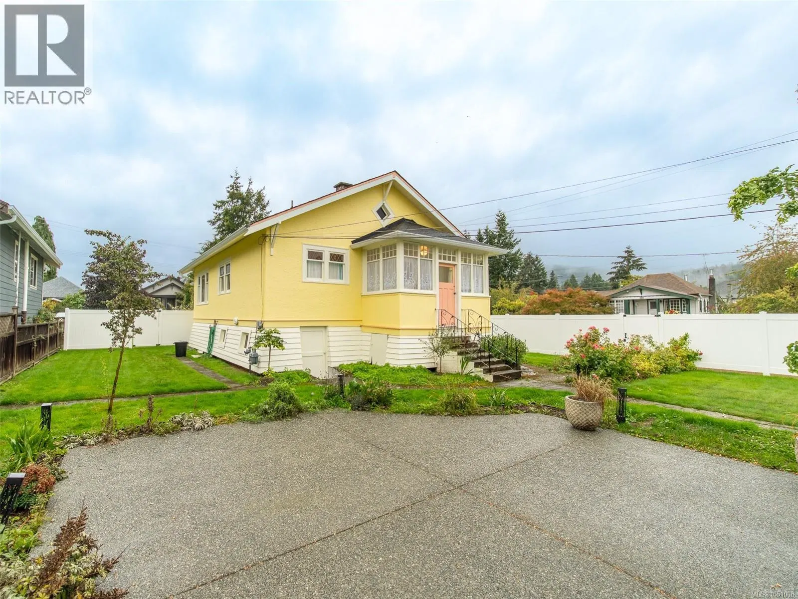 Photo 4 of 29 at 432 Buller Street
