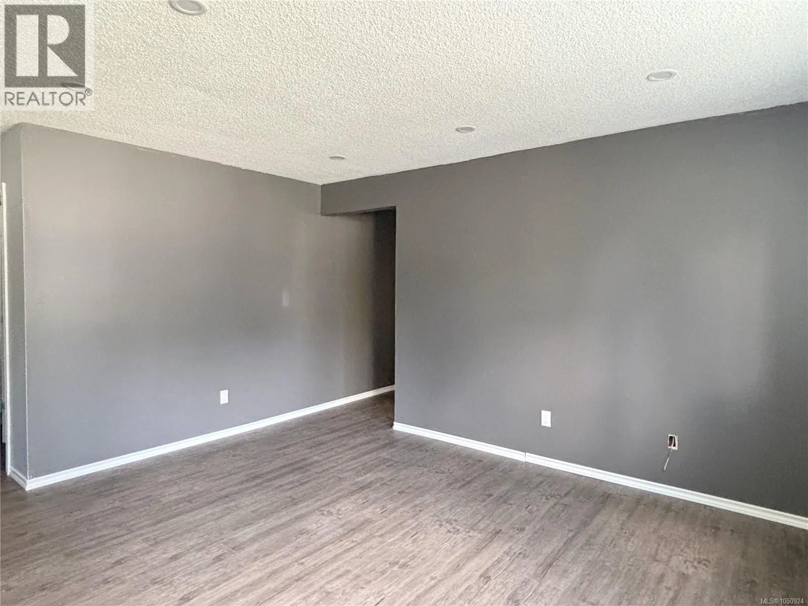 Photo 5 of 12 at #113 – 350 Alder Crescent