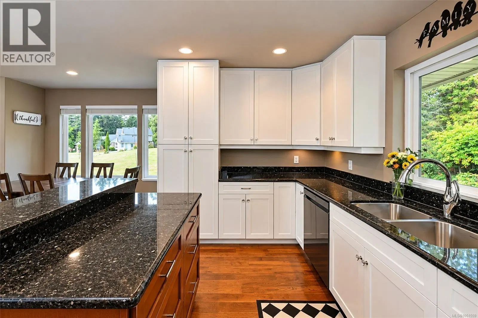 Photo 4 of 99 at 2839 Wedgewood Drive