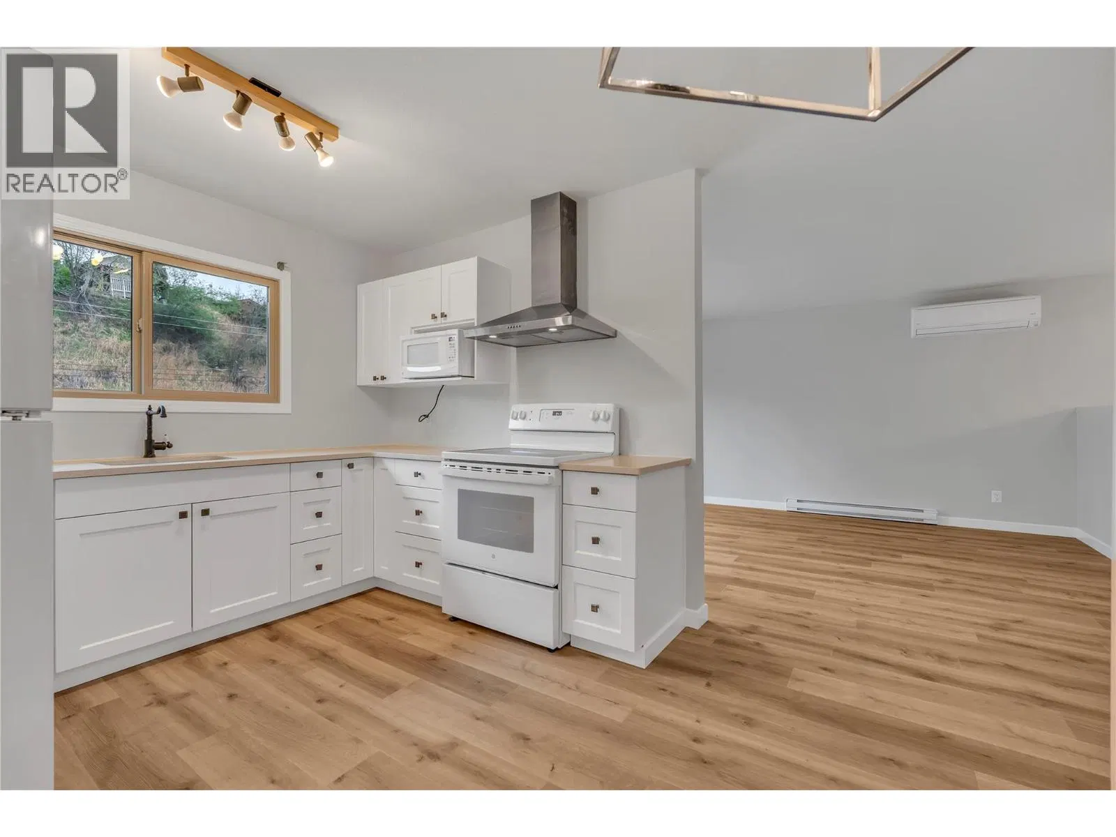 Photo 4 of 29 at #2 – 11318 Jubilee Road