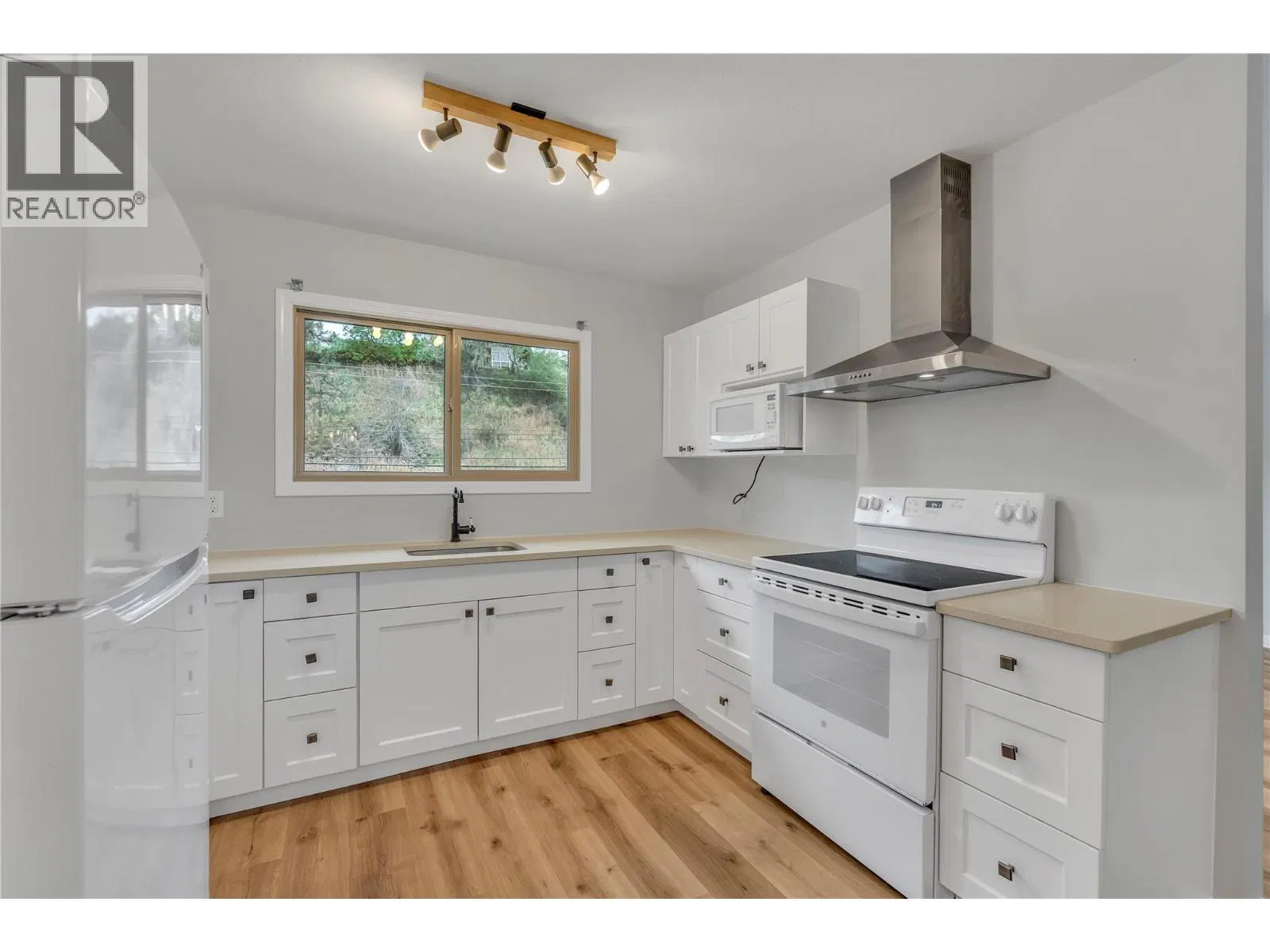 Photo 5 of 29 at #2 – 11318 Jubilee Road