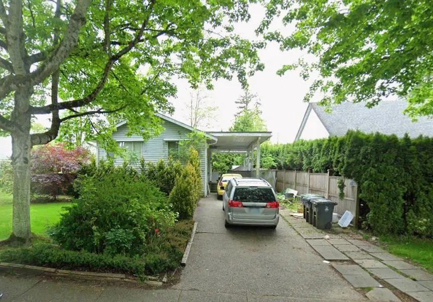 Photo 2 of 5 at 8962 151 Street