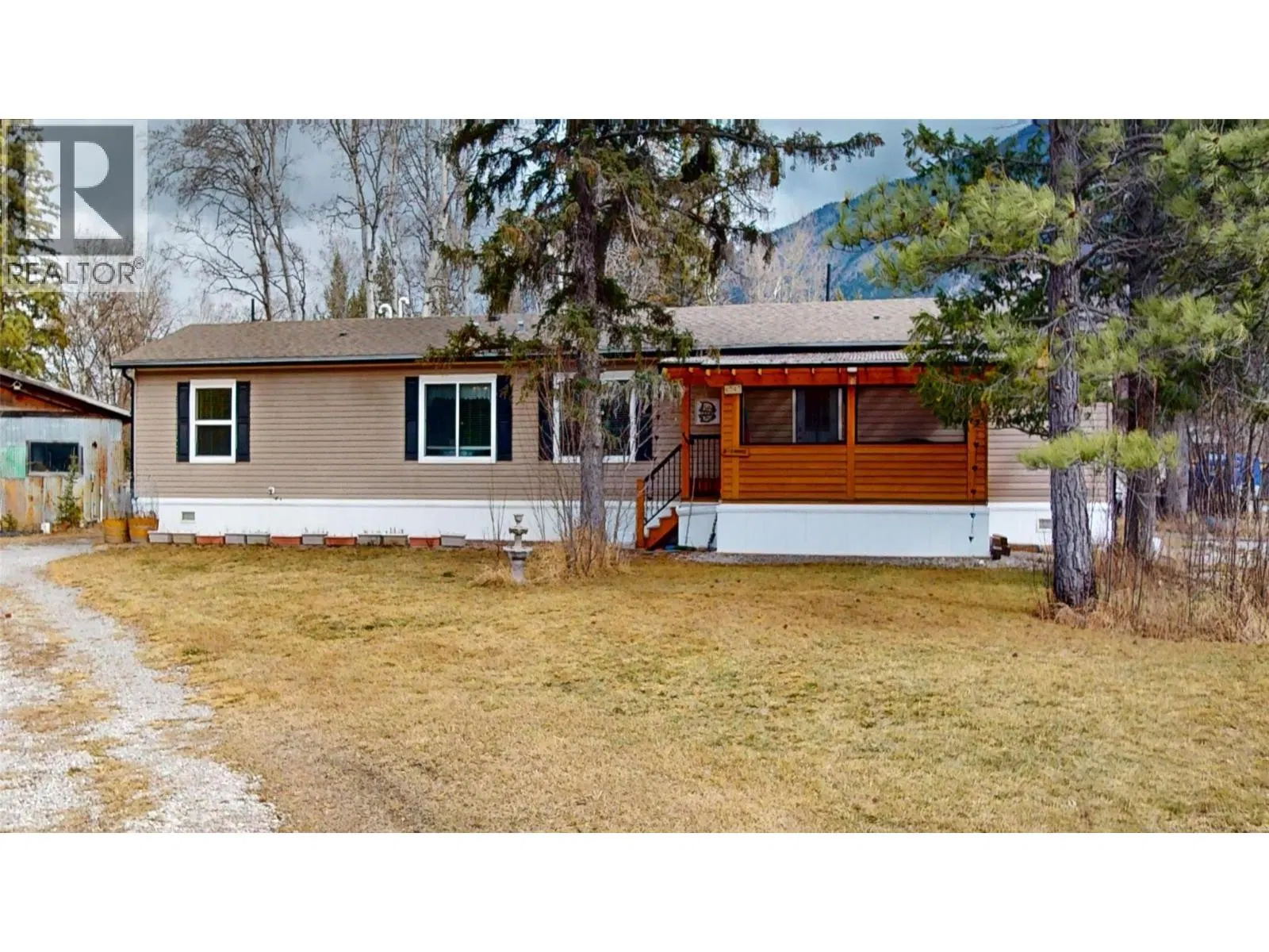 Photo 2 of 40 at 4747 Willow Avenue