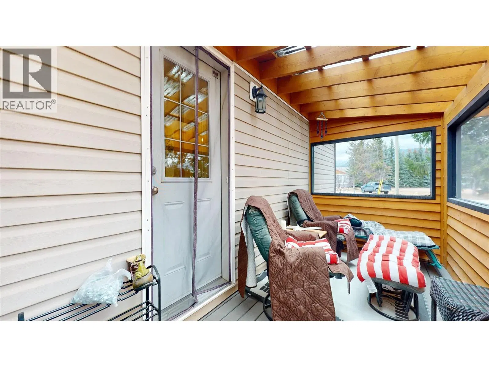 Photo 3 of 40 at 4747 Willow Avenue