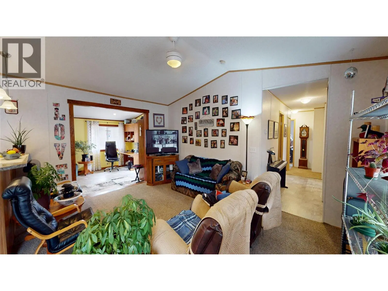 Photo 5 of 40 at 4747 Willow Avenue