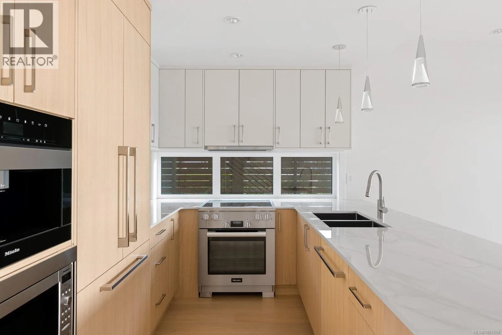 Photo 5 of 26 at #3 – 2525 Rothesay Avenue