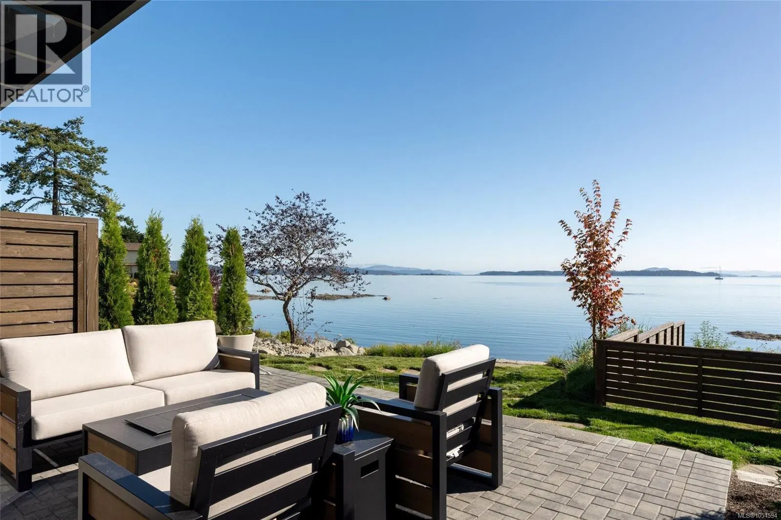Photo 5 of 34 at #1 – 2525 Rothesay Avenue