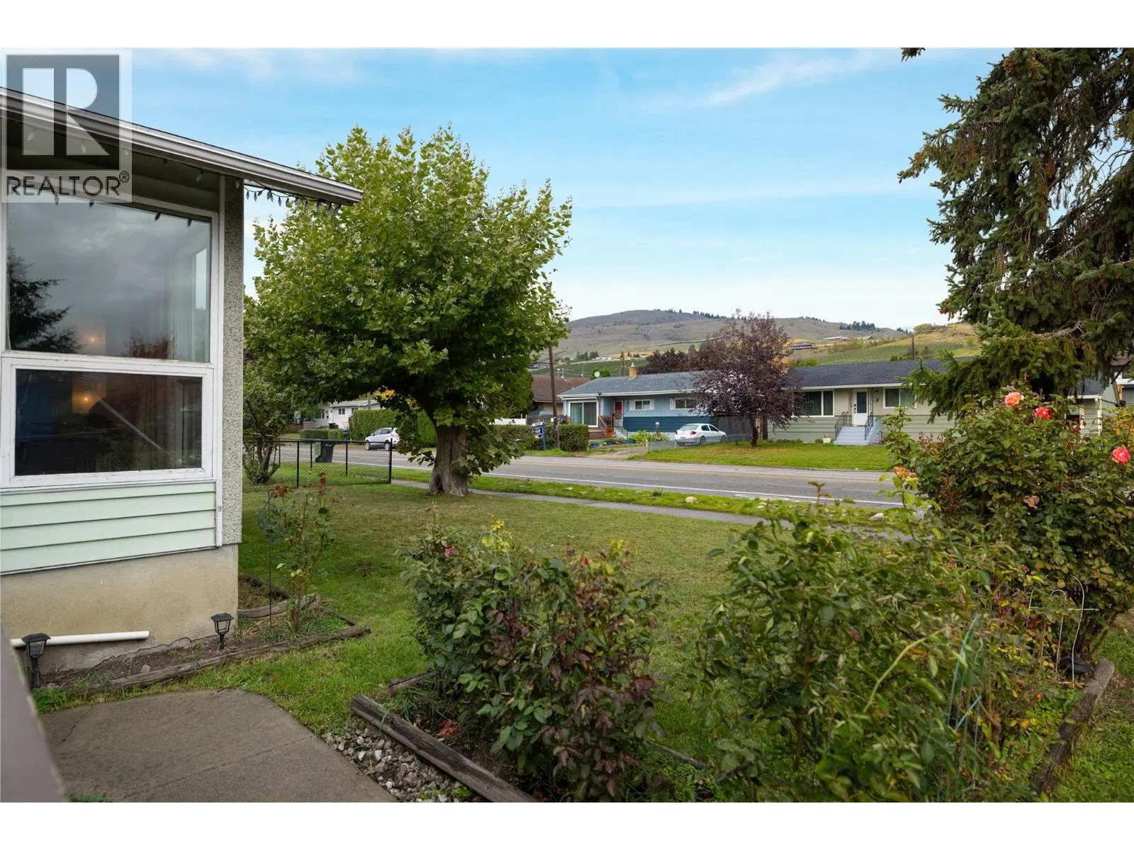 Photo 4 of 40 at 4204 27 Avenue