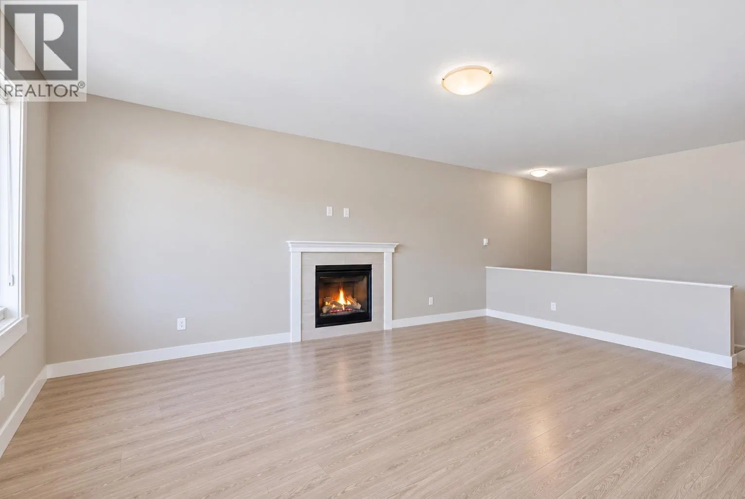 Photo 5 of 49 at 2352 Bossert Avenue
