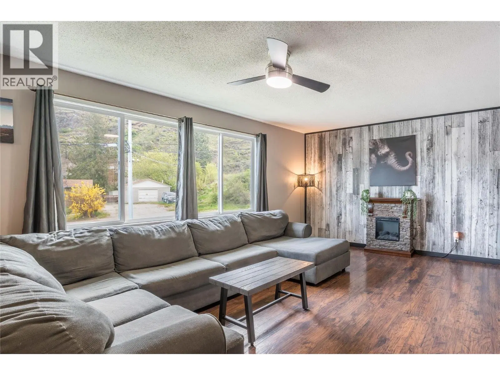 Photo 3 of 41 at 12408 CAMPBELL Crescent