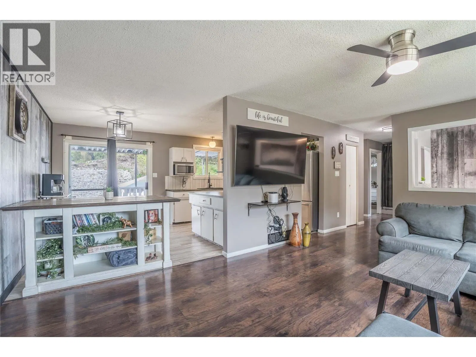 Photo 5 of 41 at 12408 CAMPBELL Crescent