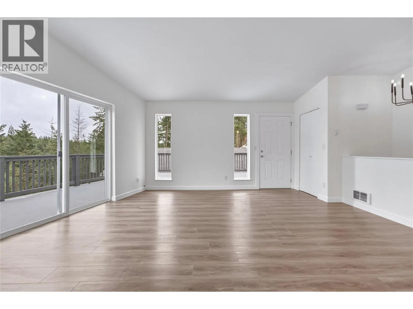 Photo 4 of 56 at 10824 Westshore Road
