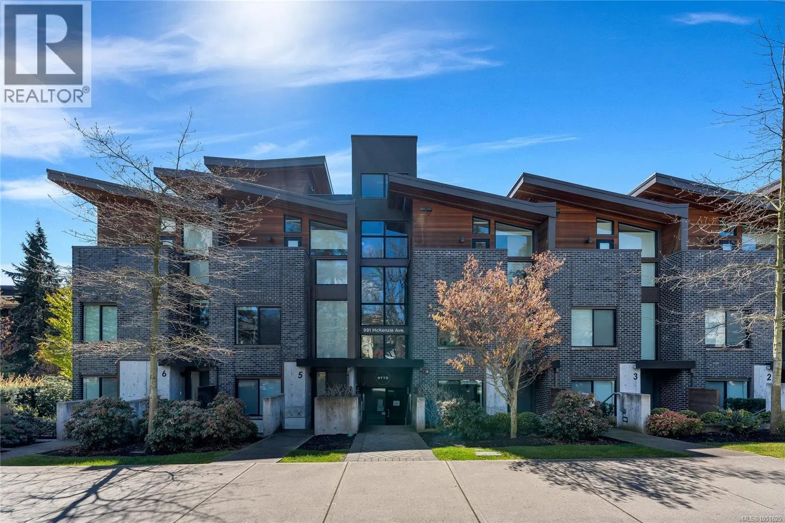 Photo 1 of 33 at #4 – 991 McKenzie Avenue