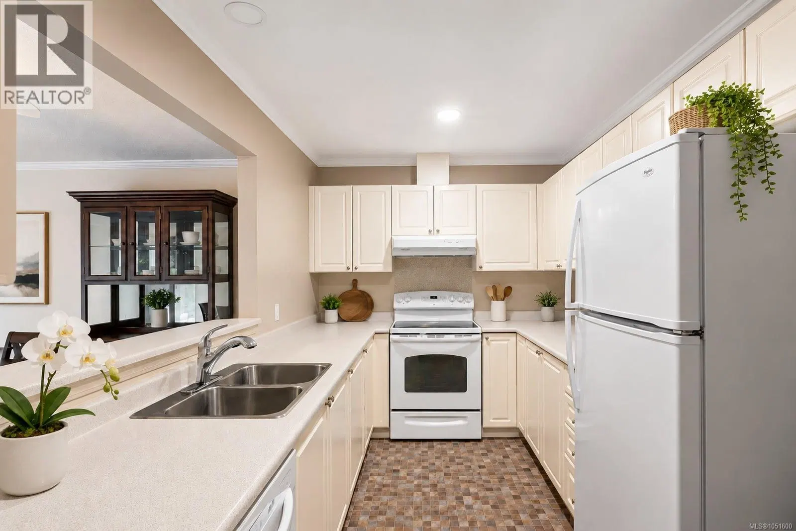 Photo 4 of 24 at #334 – 2245 James White Boulevard