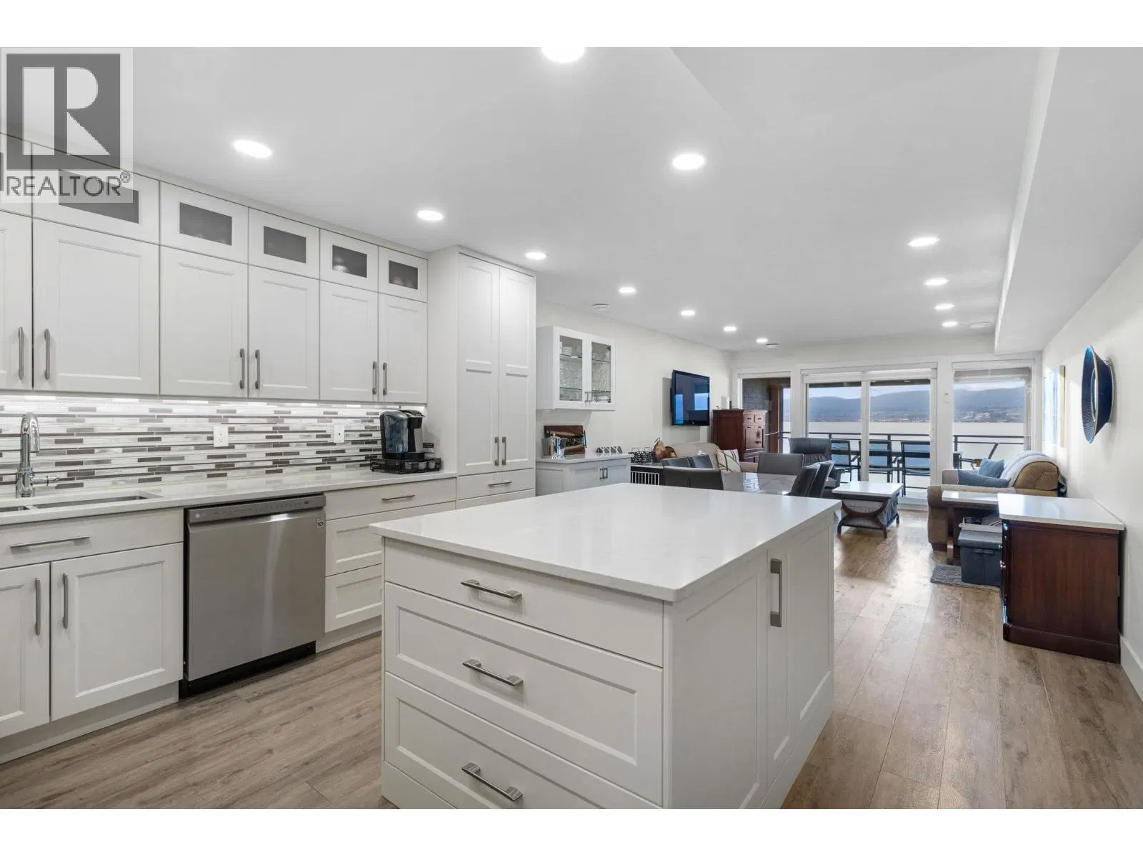 Photo 3 of 55 at #207 – 2777 Casa Loma Road