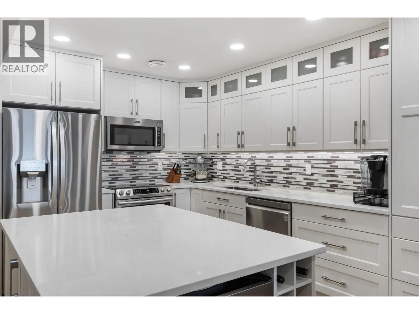 Photo 4 of 55 at #207 – 2777 Casa Loma Road
