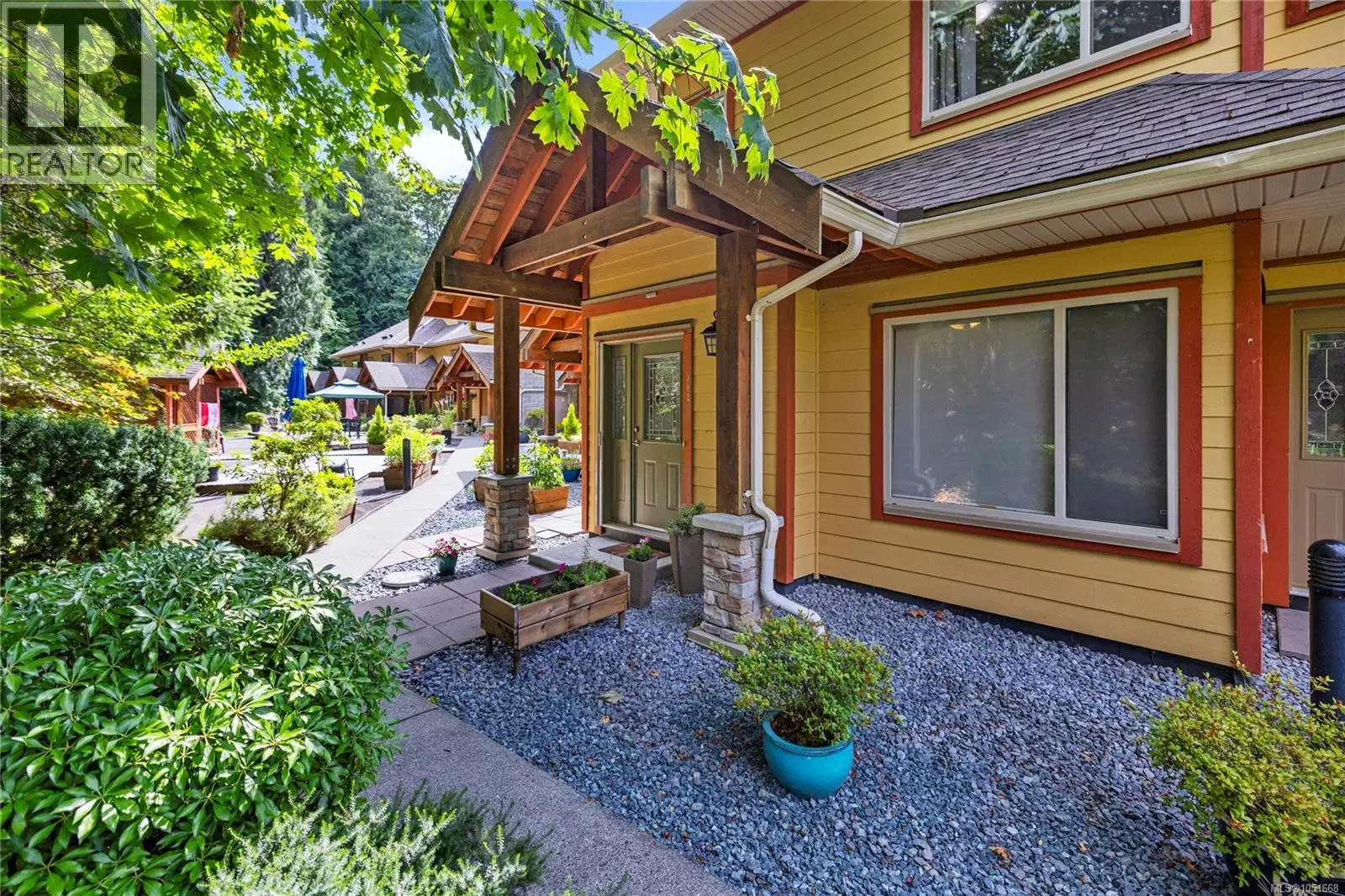 #302 – 1244 4th Avenue