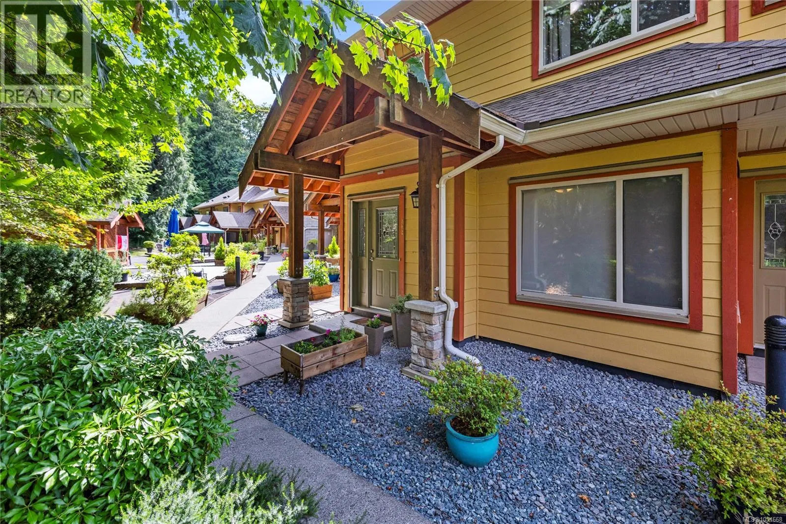 #302 – 1244 4th Avenue