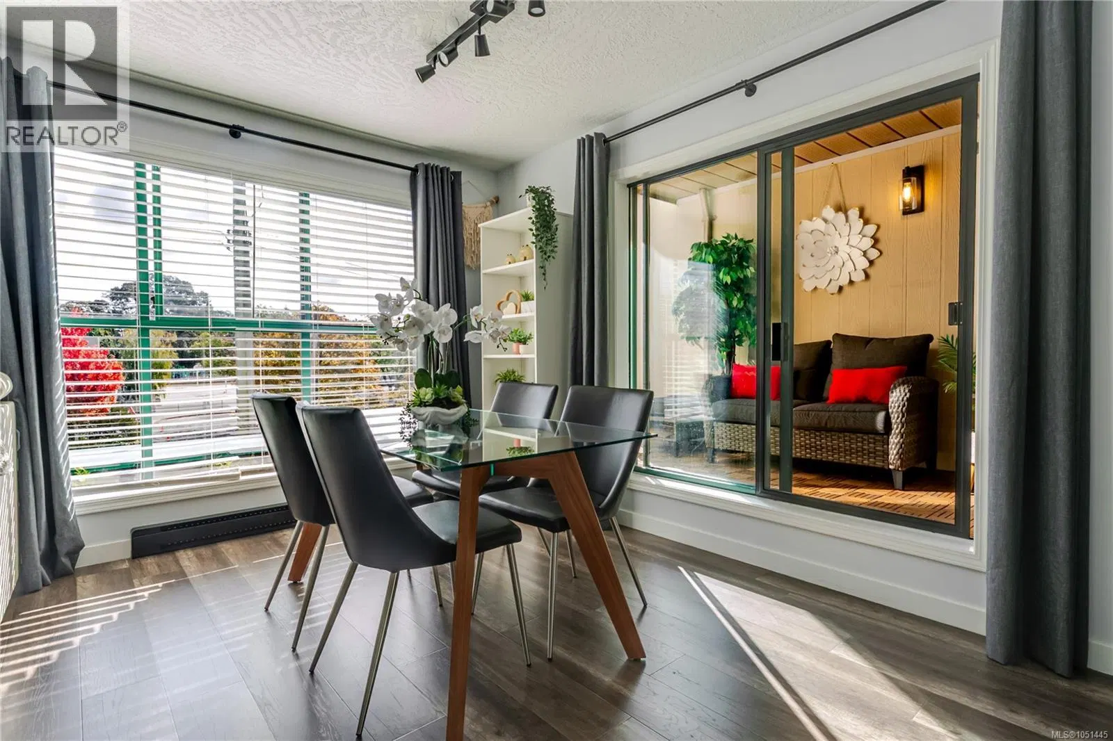 Photo 5 of 38 at #203 – 3460 Quadra Street