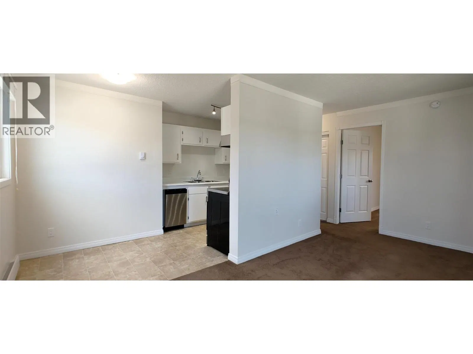 Photo 3 of 26 at #207 – 625 Rowcliffe Avenue