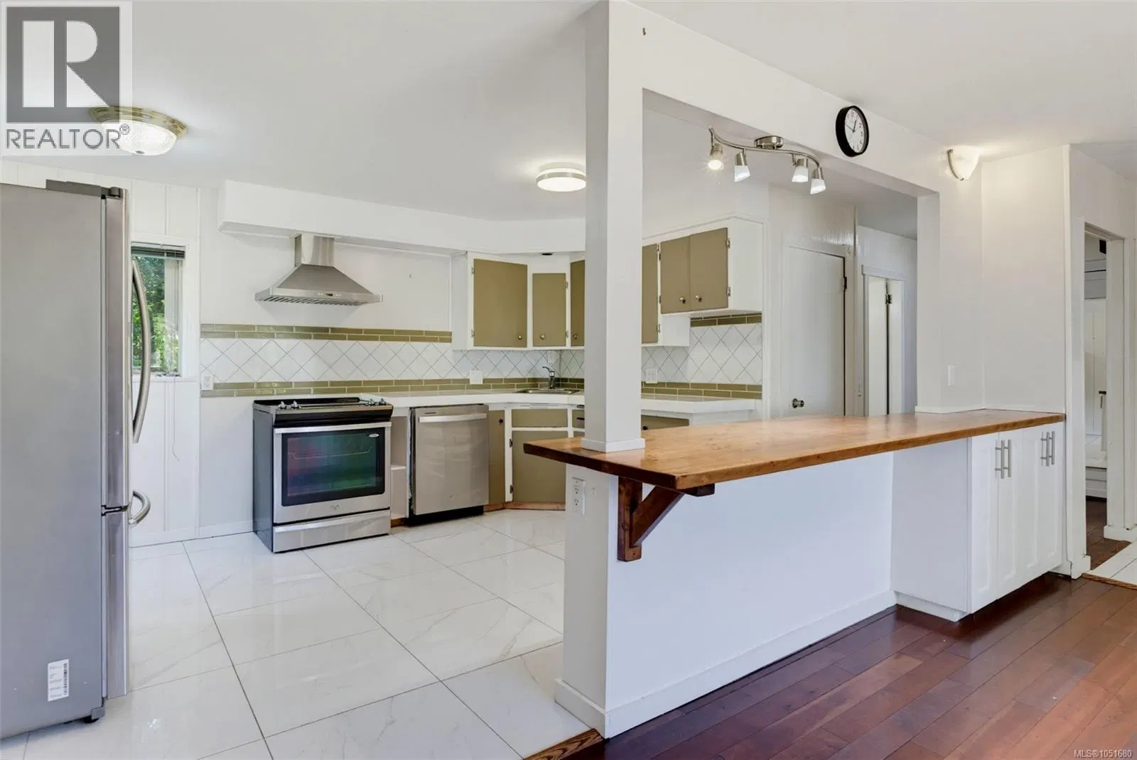 Photo 5 of 27 at 907 McAdoo Place