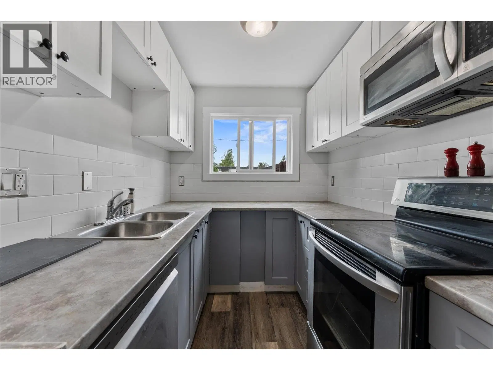 Photo 3 of 43 at #5 – 3135 Walnut Street