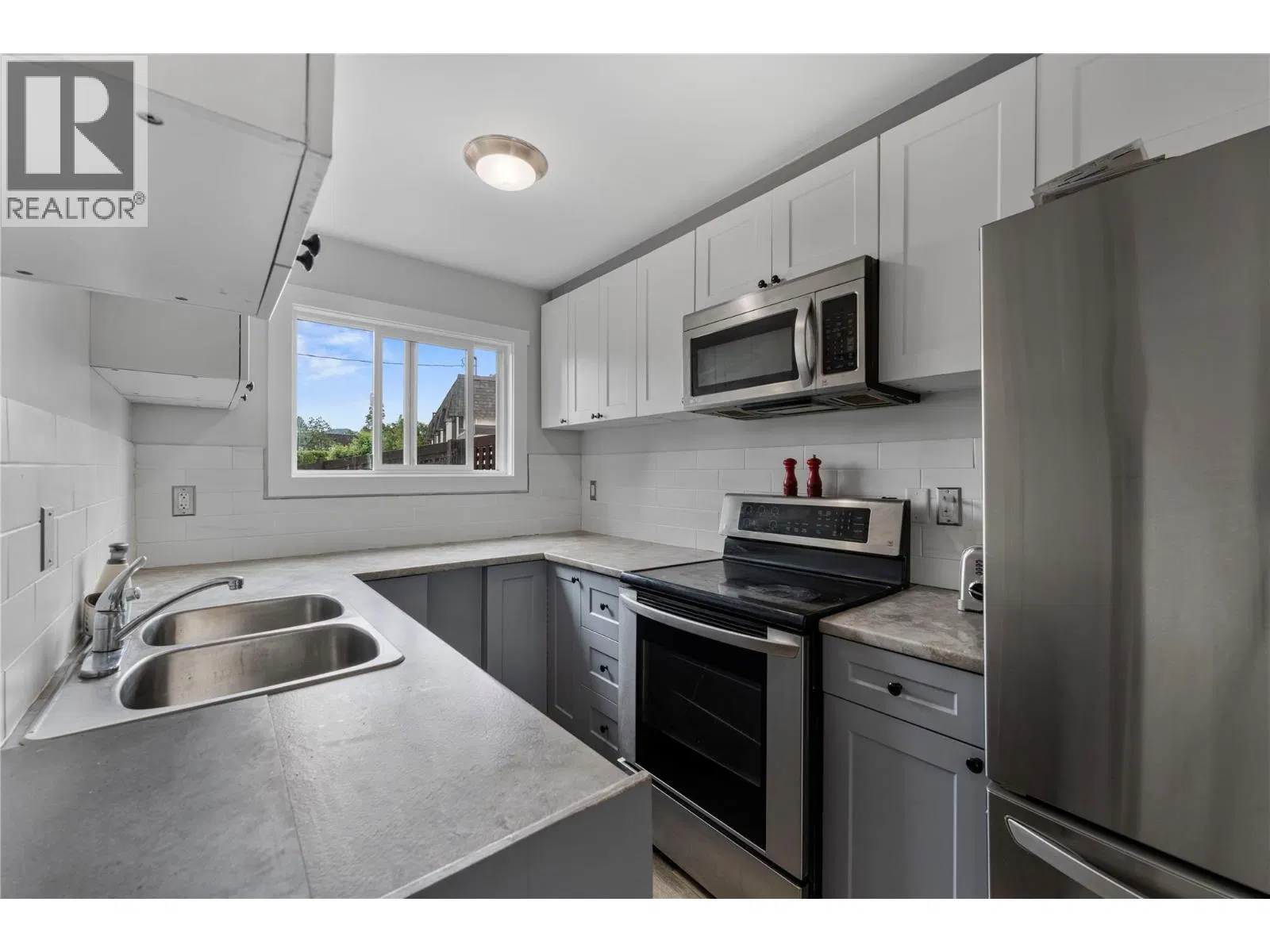 Photo 4 of 43 at #5 – 3135 Walnut Street