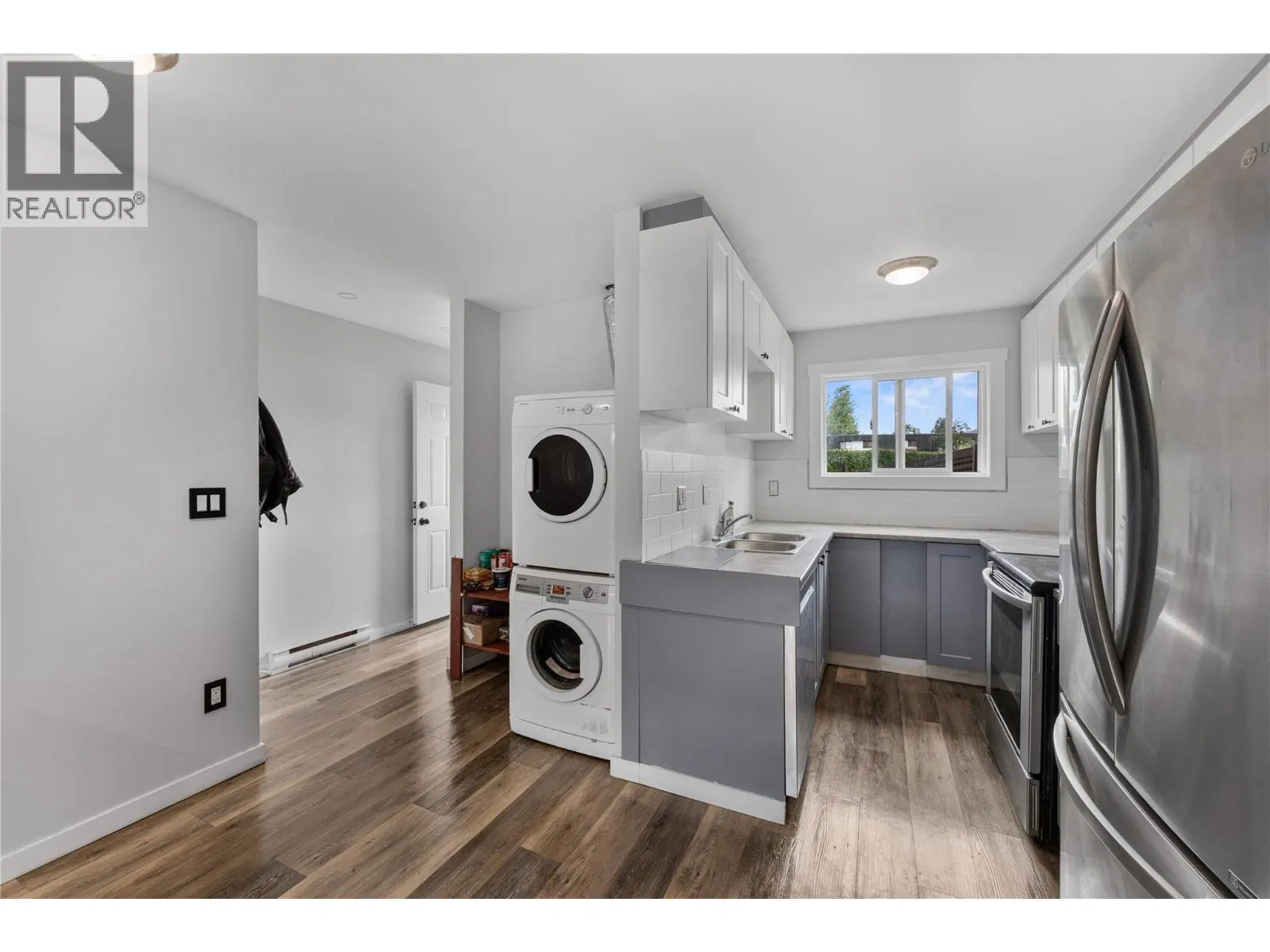Photo 5 of 43 at #5 – 3135 Walnut Street