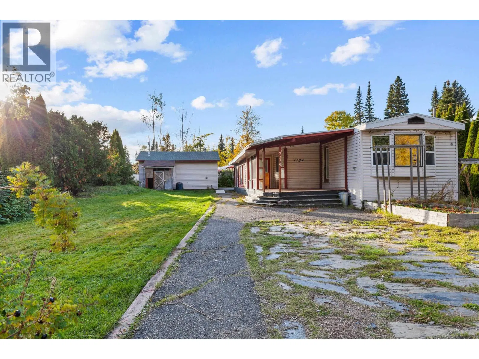 Photo 4 of 22 at 7139 GLENVIEW Drive